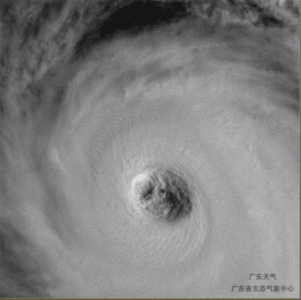 超强台风“山竹”已进入南海，将以更近距离袭击深圳