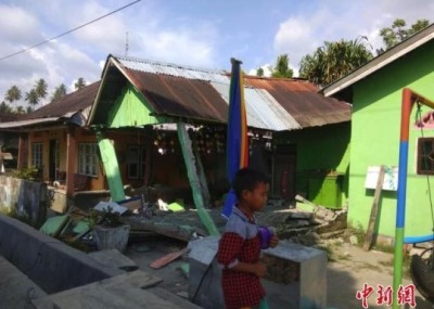 印尼发生7.7级地震并引发大规模海啸 已造成48人死亡 