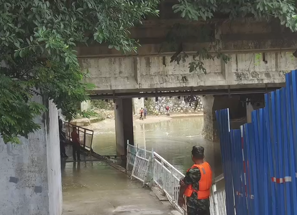 暴雨中夫妇失踪5天,事发地附近捞出一具女尸,疑似失踪女子