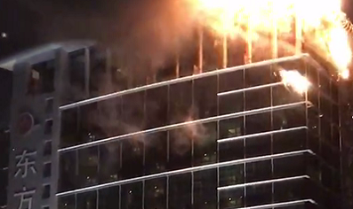 突发！深圳东方银座酒店顶层起火，18辆消防车到场处置