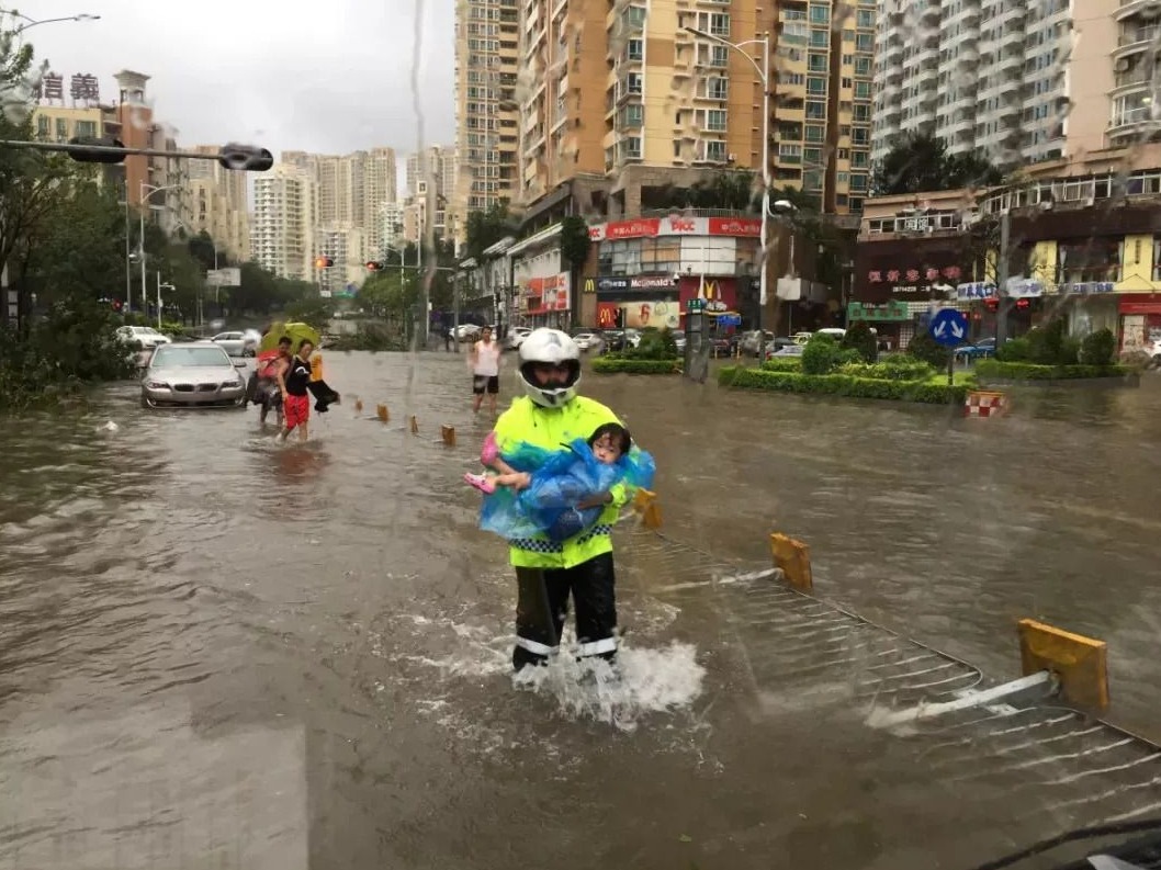 “山竹”无情，布吉有爱！致敬这群最美的逆风人！