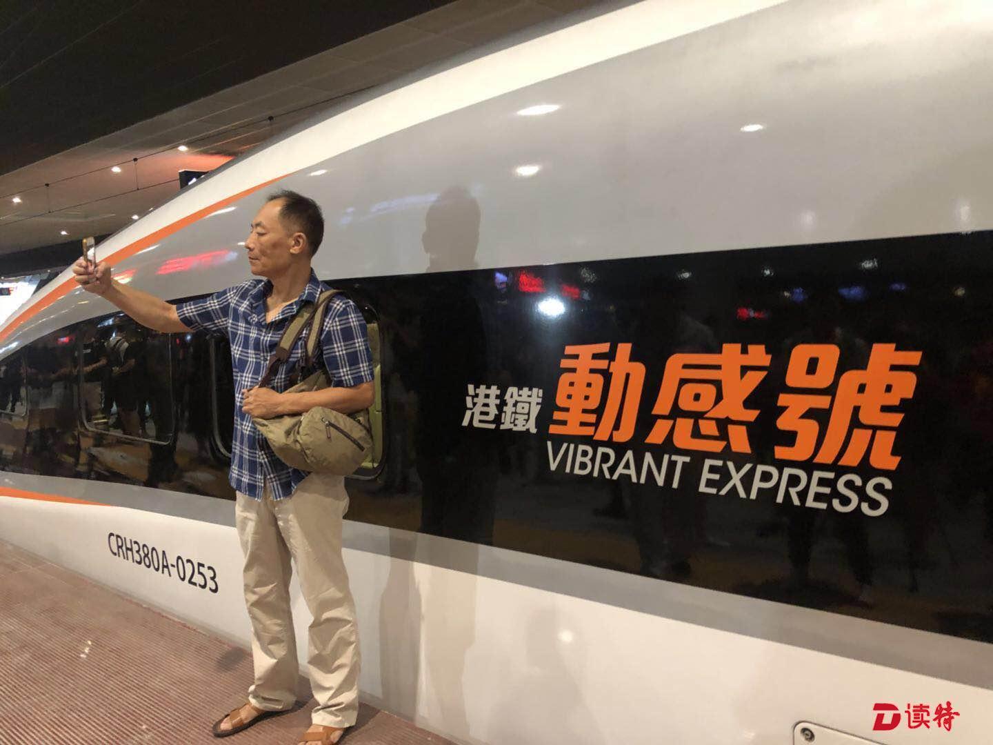 广深港高铁香港段开通两个月，日均乘客量逾5万人次 