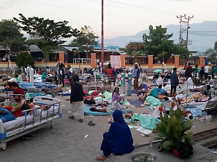 印度尼西亚强震引发海啸 已致至少410人遇难