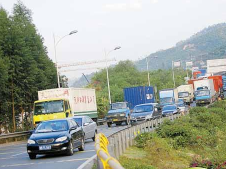 广东各地交通部门全力抢修  51处国省道已抢通