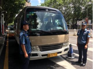 盐田查获一辆非法营运旅游中巴
