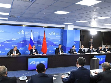 习近平和俄罗斯总统普京共同出席中俄地方领导人对话会