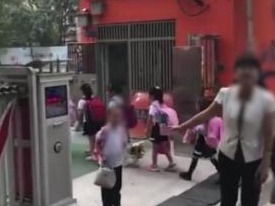 学生教师节送花被罚站？校方：是找家长把花拿走