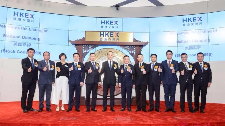 85后女骑手敲响开市锣 美团点评登陆港交所挂牌交易  