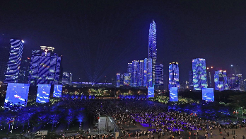 三天吸引60余万人次 市民游客纷纷点赞灯光秀