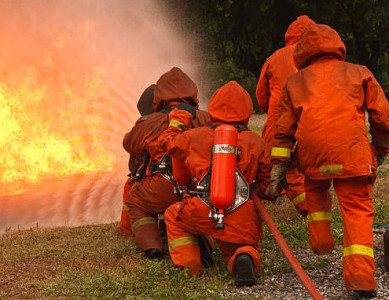 松岗开展社区兼职消防员培训提升消防应急救援能力