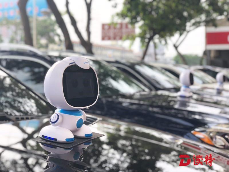 教育机器人“坐”上小汽车……这是一种怎样的体验？