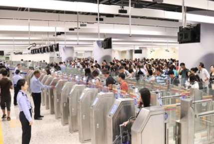 单日客流破8万人次！高铁香港西九龙站口岸客流量创新高