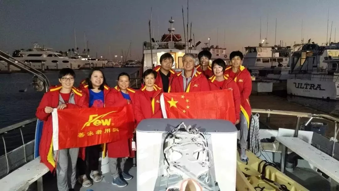 中国第一人！陈苏伟成功横渡卡特琳娜海峡