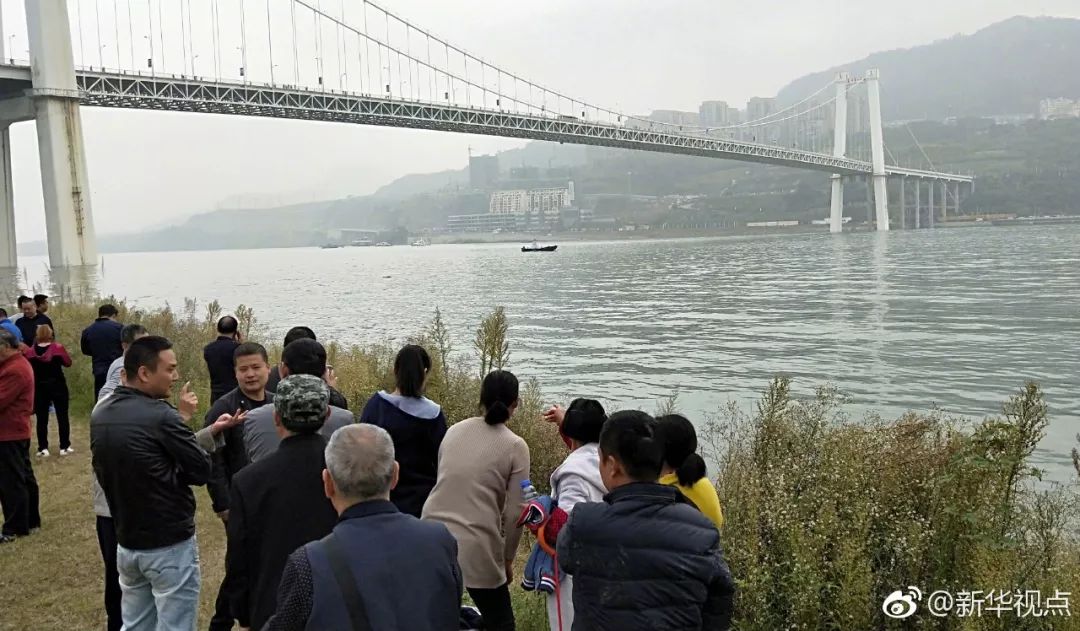 初步查明！重庆万州坠桥大巴上共10多人，系大巴越线撞车