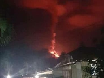 印尼强震后火山又喷发 浓烟高达6千米