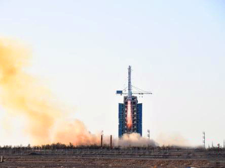 习近平同法国总统马克龙互致贺电 庆祝中法海洋卫星发射成功