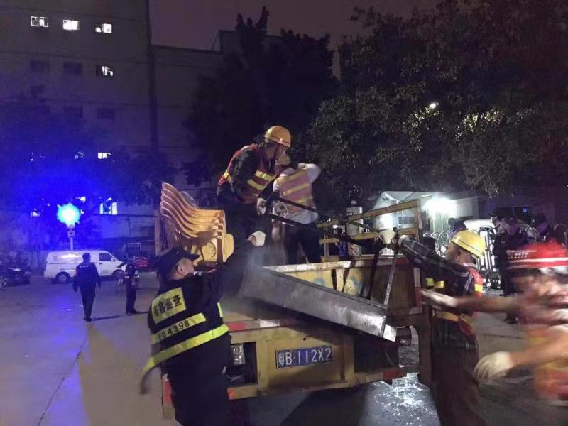 建设美丽市容！南湾街道“警城联勤”一夜整治烧烤档37宗  