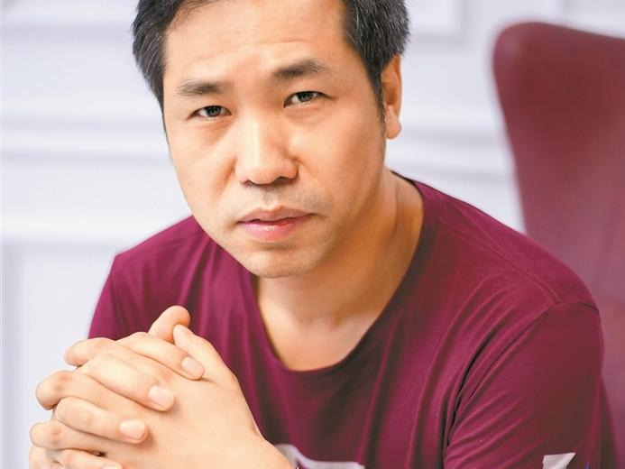 邱红根：诗歌让柳叶刀不再冰冷