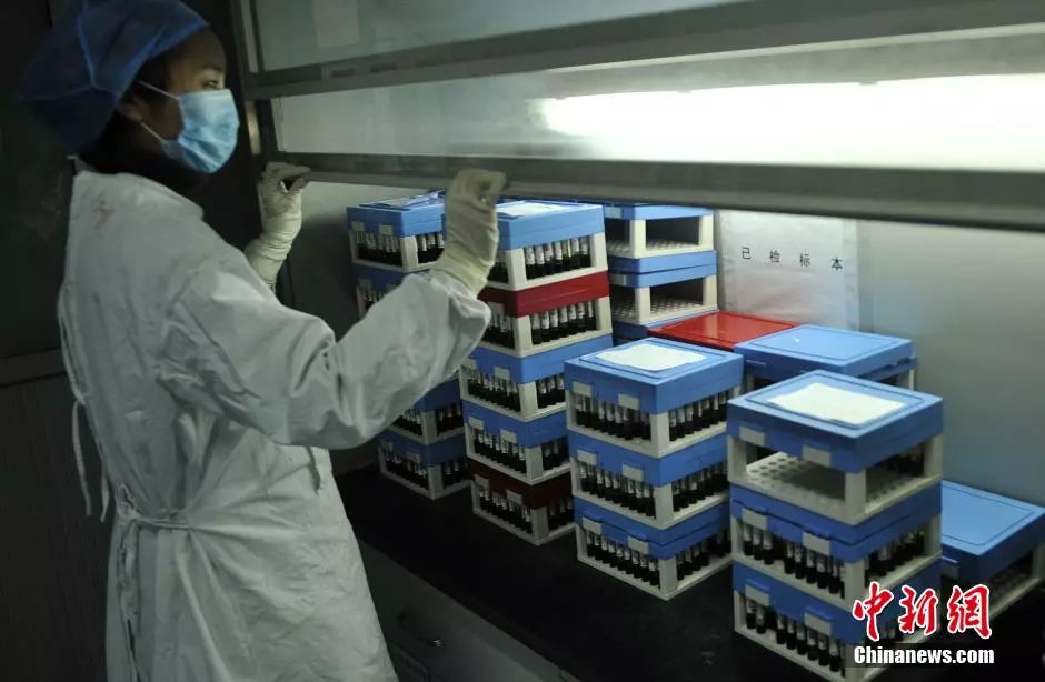 全国85万人报告感染艾滋病，这个因素是主要传播途径… 