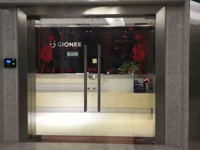金立手机大老板赌输十几亿，多家上市公司债主登门……