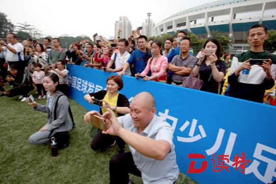 中国城市少儿足球联赛深圳赛区开赛  