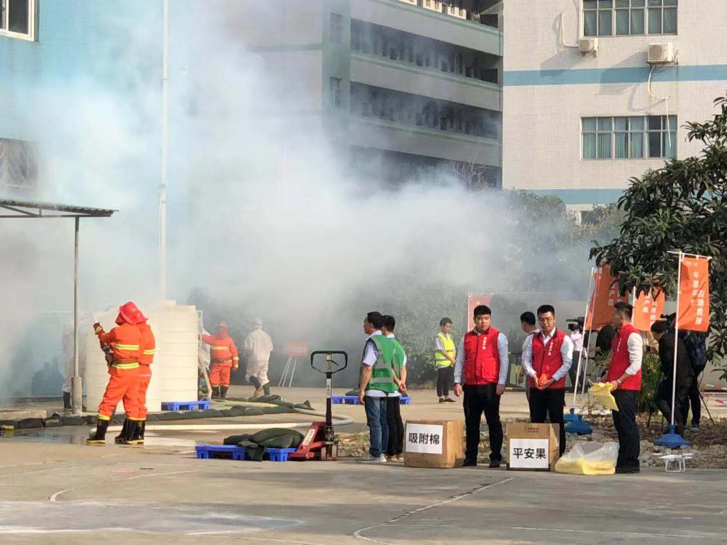 平安产险组织突发环境事件应急演练大会,保险行业服务正向事前风险防范转变