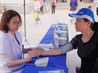 糖尿病日， 深圳走进社区宣传糖尿病防治活动