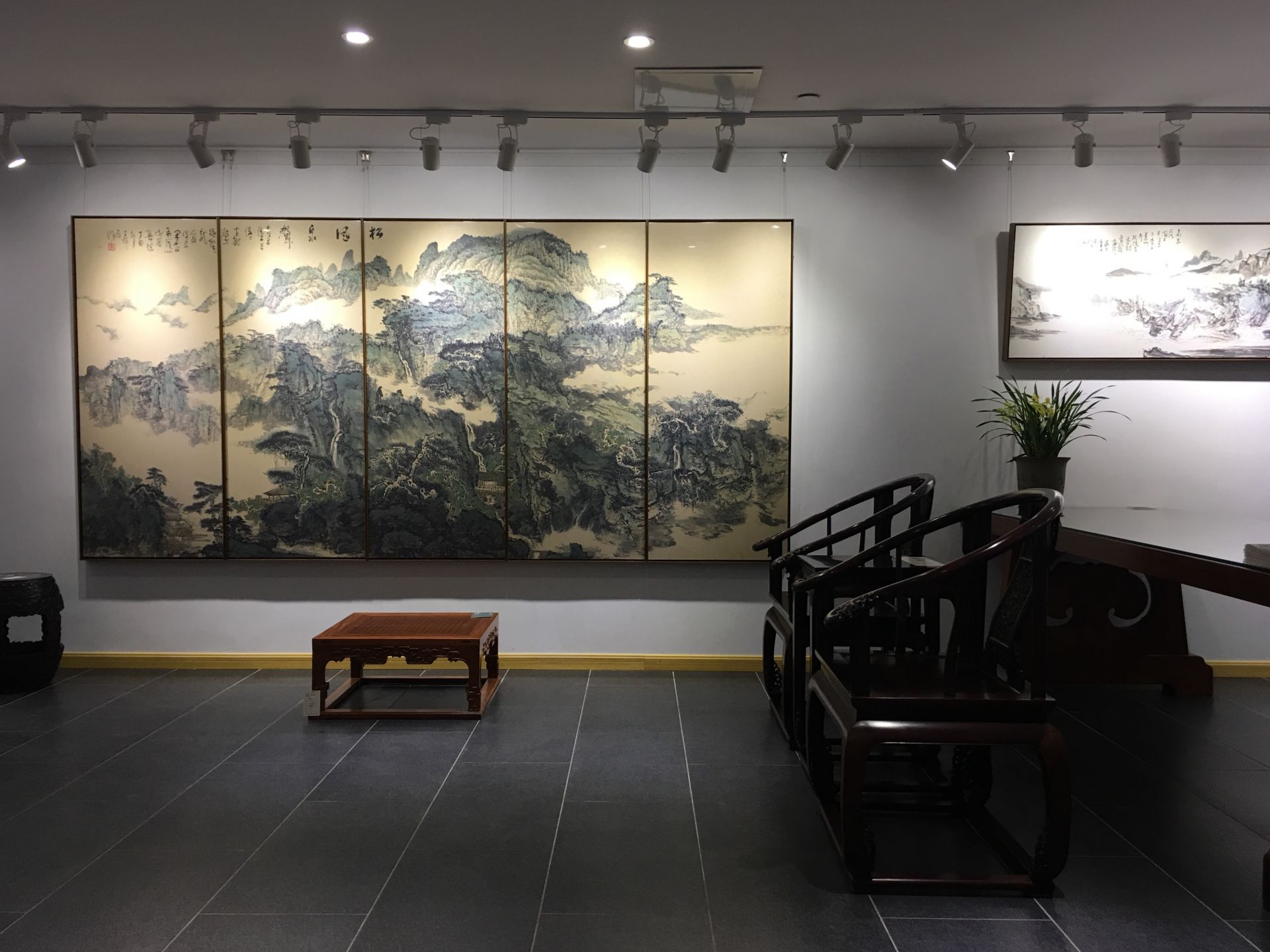 看展 | “范阳山水画艺术展”：明清家居与山水画相得益彰