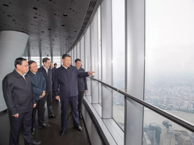 习近平登上中国第一高楼，俯瞰上海城市风貌