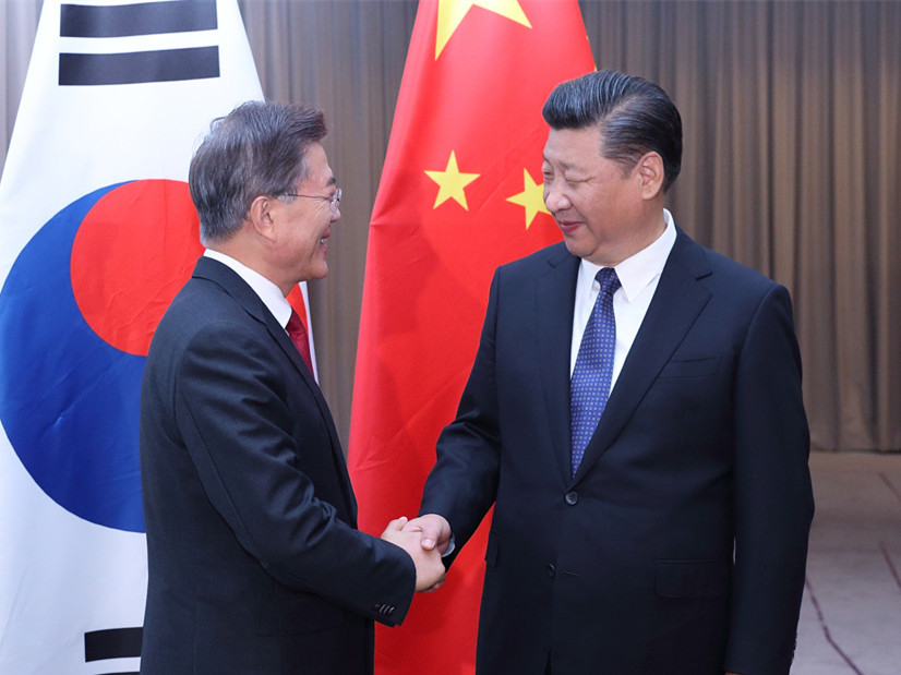 习近平会见韩国总统文在寅