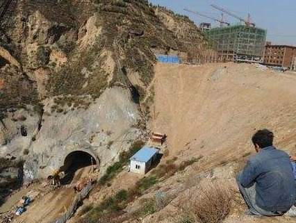河南巩义土窑洞塌方被困8人全部找到 均已遇难