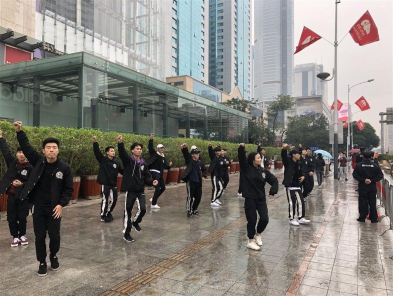 曼妙舞姿+动感韵律！华强北街道区域沿线尽显青春活力