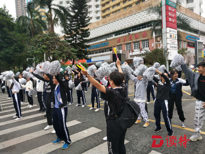 ​青春不老，想跑就跑！福南社区深马啦啦队这边风景独好