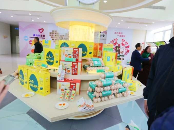 响水大米、可生食鸡蛋……东莞茶山展出绿色食品琳琅满目