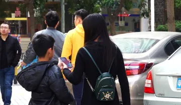新闻路上说说说丨深圳拟立法禁止中小学生带手机进校园，你怎么看？