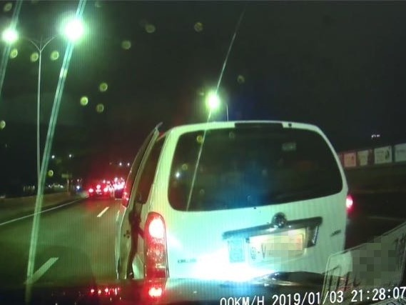 醉驾还撞警车，​一切都是天意？这个解释也是醉了