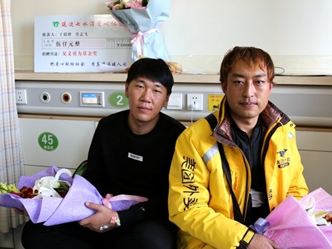 国内首个外卖骑手颁奖礼 ，外卖小哥今天走上红毯 