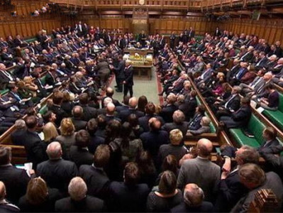 英国议会下院投票否决“脱欧”协议
