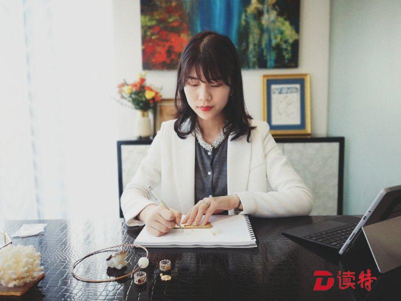 90后新疆姑娘跨界设计珠宝：用珠宝讲述独特的故事  