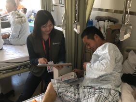 让困难职工得到帮助  坪山率先落实“工伤探视” 