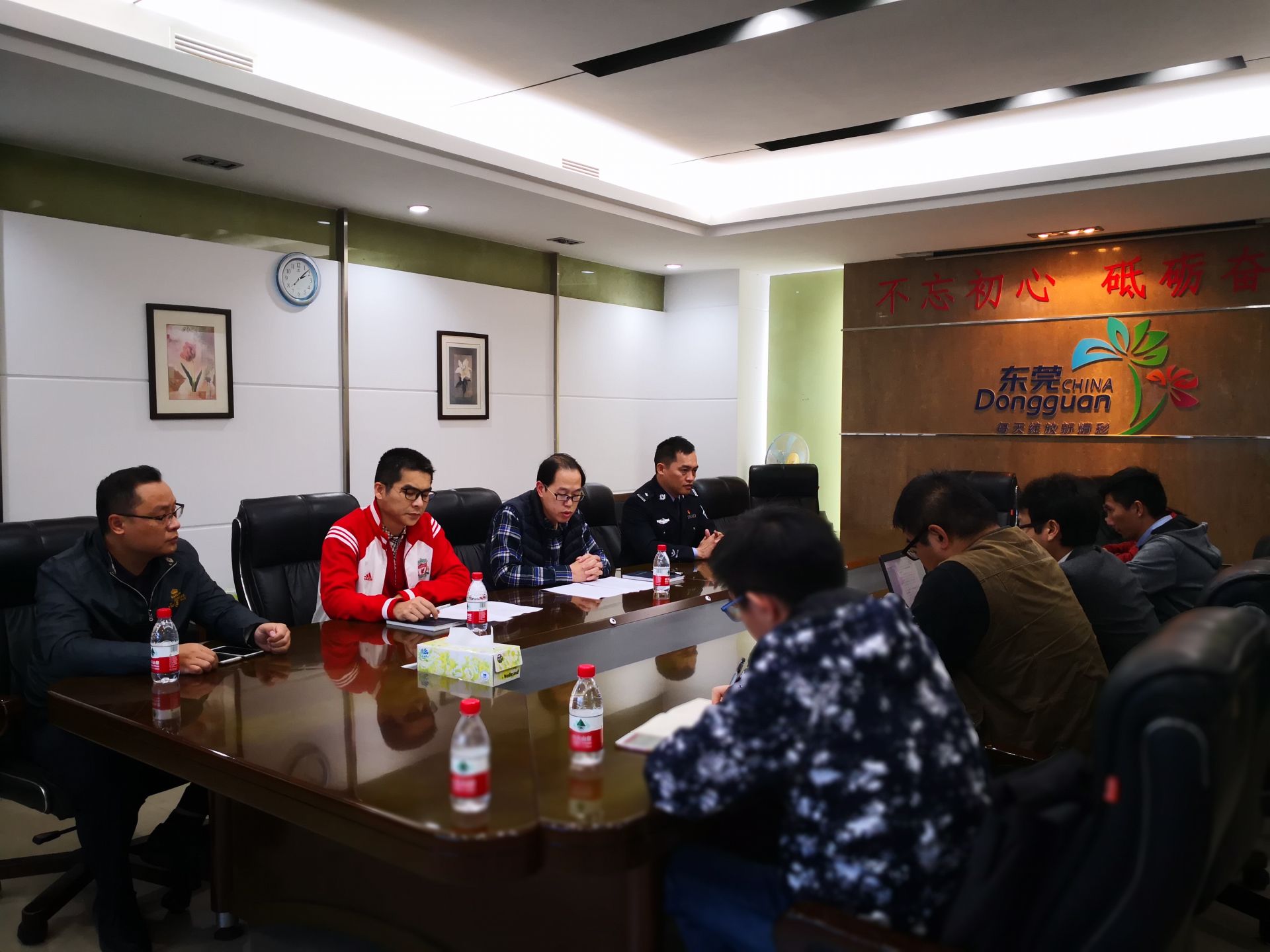 规定时间及道路禁止车辆驶入！东莞试点学校交通管制