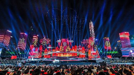郎朗奏响《我爱你中国》 无人机高空起舞大美增色