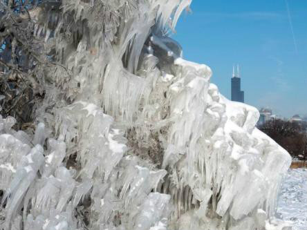 美国东部迎来大雪和冻雨 超1400次航班取消