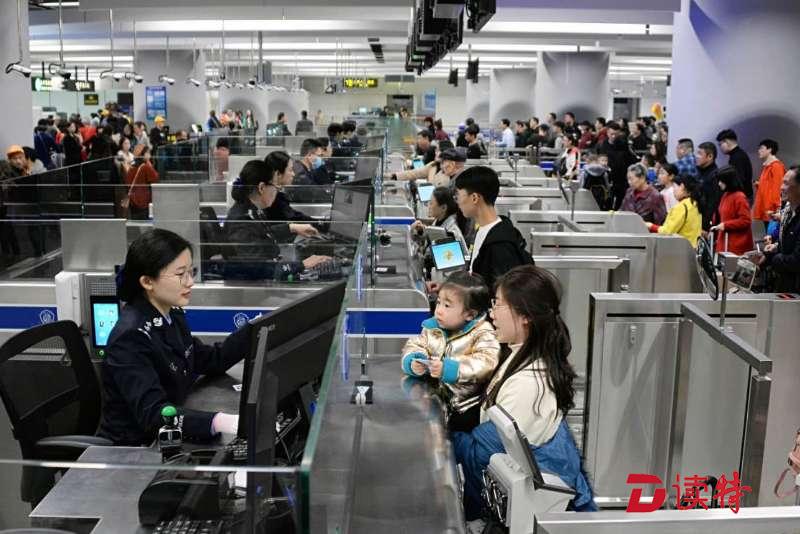春节假期深圳各口岸迎客超471万人次,单日最高客流量85.7万余人次