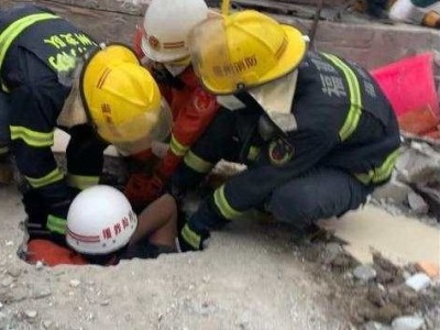 福建福州一幢自建民房倒塌，被困8人已全部救出