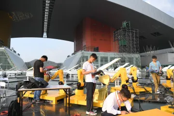 央视春晚深圳分会场揭秘：郎朗领衔150架钢琴合奏