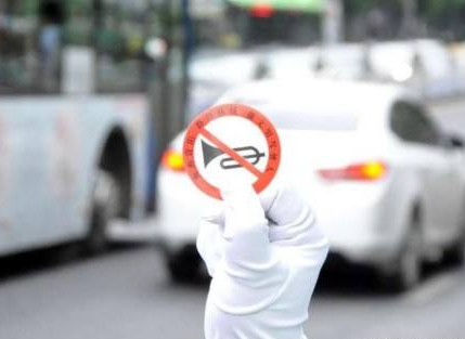 @深圳司机，开车时做这件事将被处罚