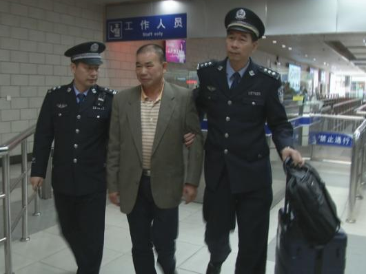 原广东健力宝集团副总经理于善福回国投案