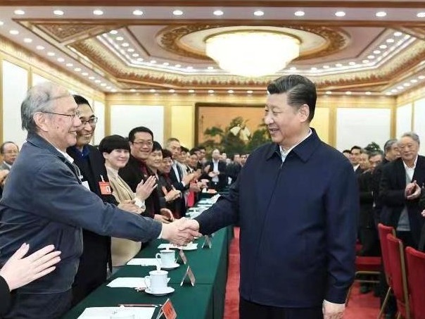 习近平主持召开学校思想政治理论课教师座谈会