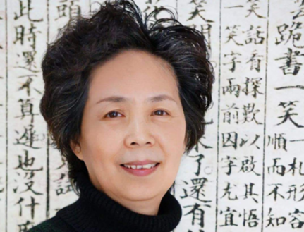 她的一生，一直用的是别人的身份